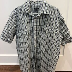Mens L Van Heusen short sleeve shirt